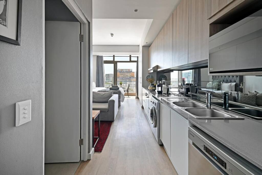 Naalia - The Sentinel Apartment