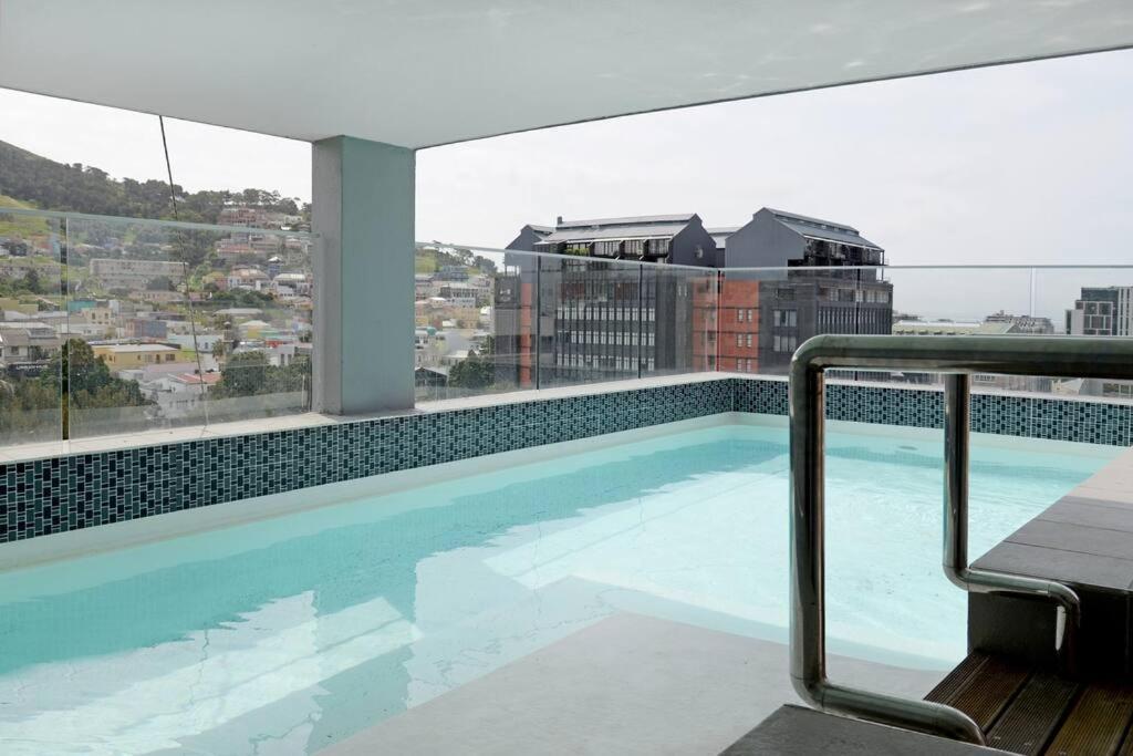 Naalia - The Sentinel Apartment